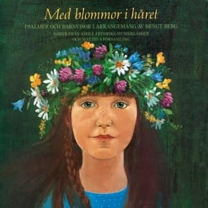 Med blommor i haret