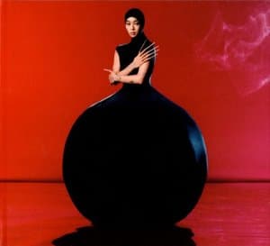 Hold The Girl (Deluxe)
